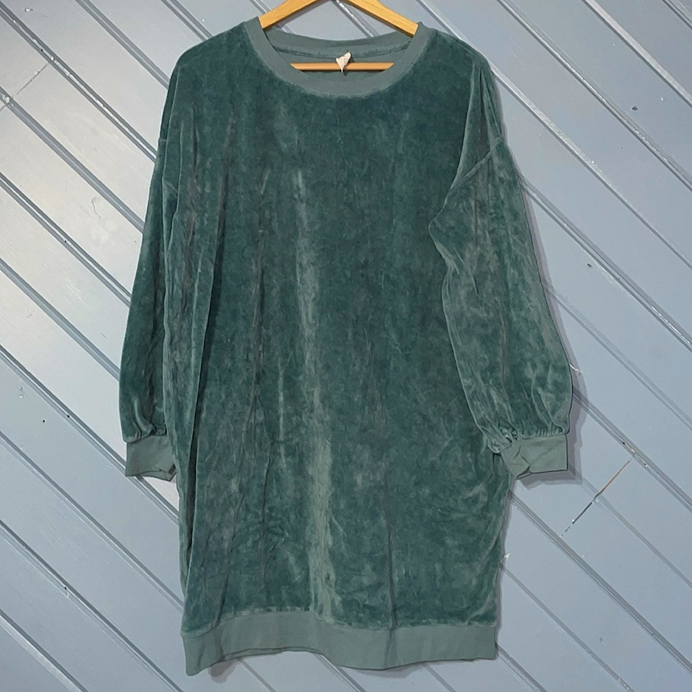 Kate Quinn women’s maternity gathered sleeve velour sweatshirt dress